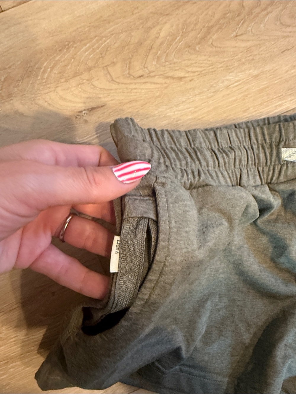 Vuori women’s shorts - Picture 3 of 4